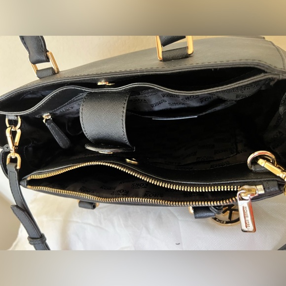 Michael Kors crossbody bag. - Picture 4 of 5